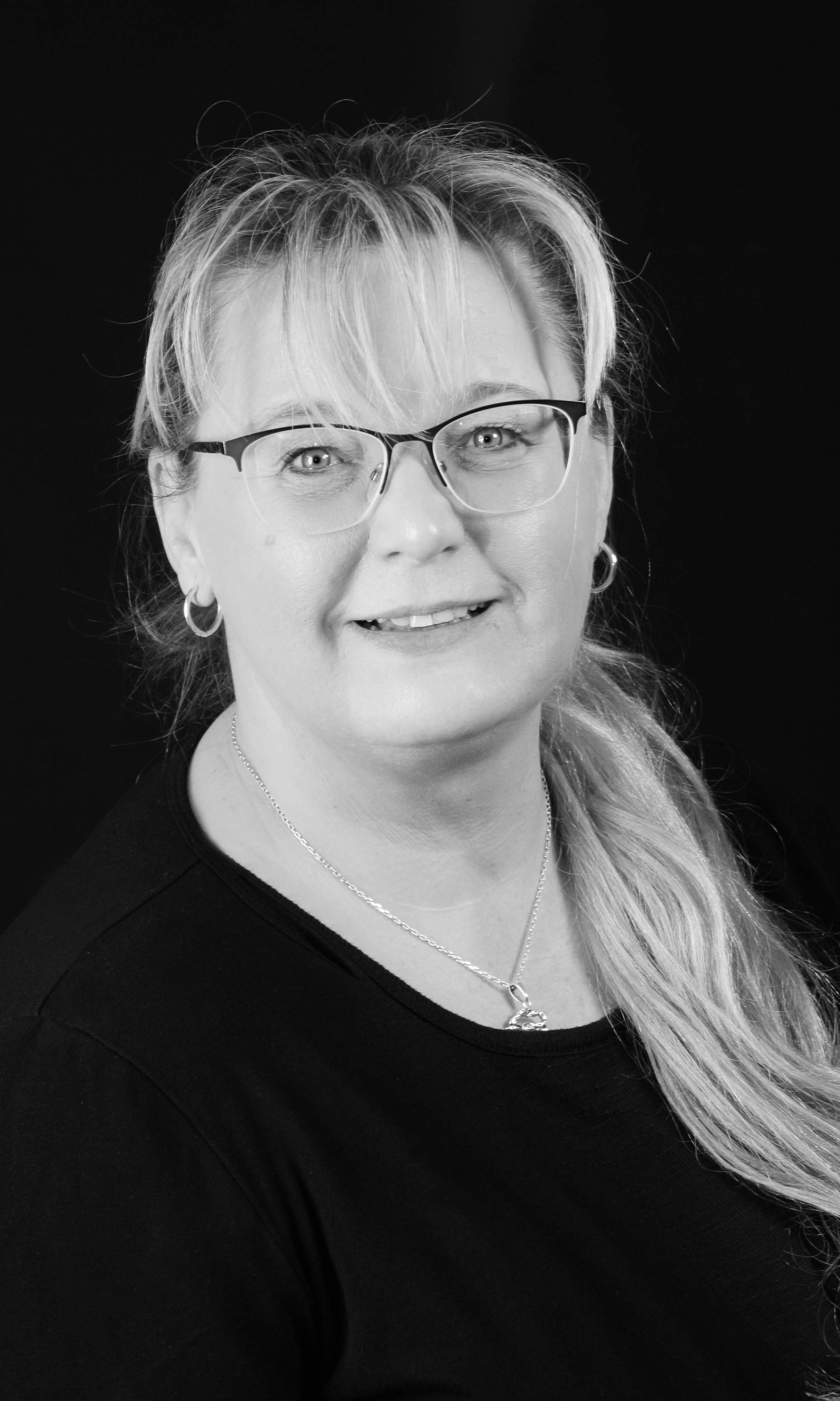 Sabine Wiesegart - Sekreteriat